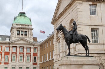 Westminster City & Changing of the Guard Tour LivTours