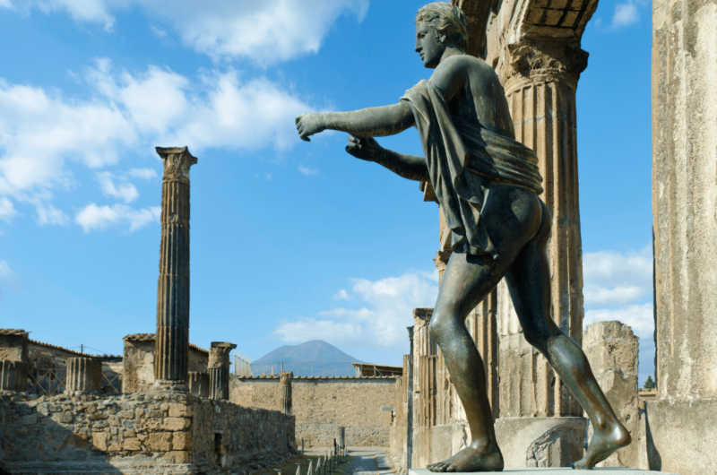 statue in pompeii or naples