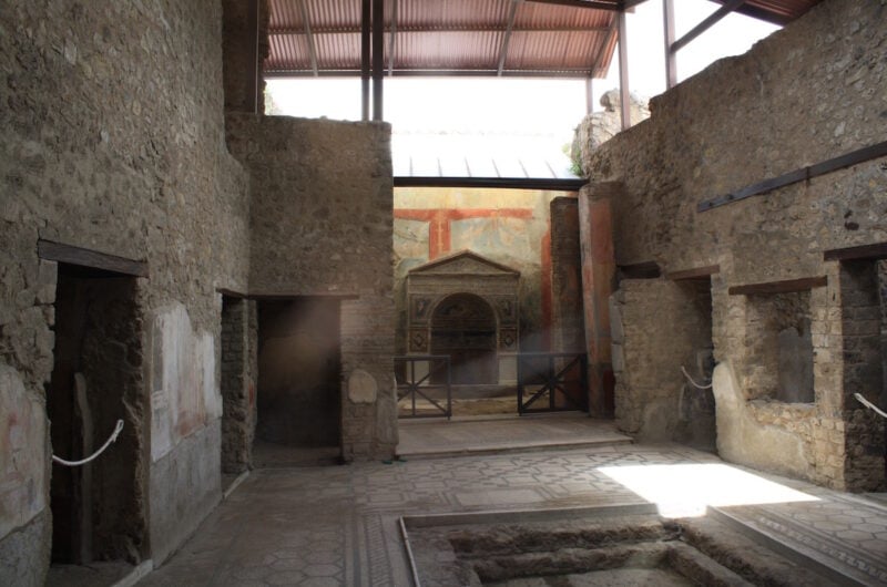 naples port to pompeii