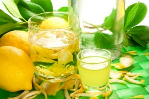 How to make traditional Italian limoncello? featured image