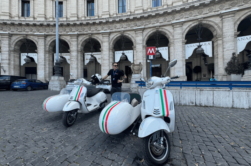 LivTours Vespa Side Car B2