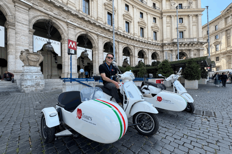 LivTours Vespa Side Car B1