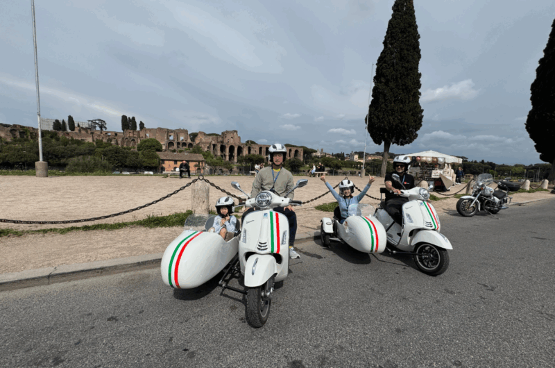 LivTours Vespa Side Car B8
