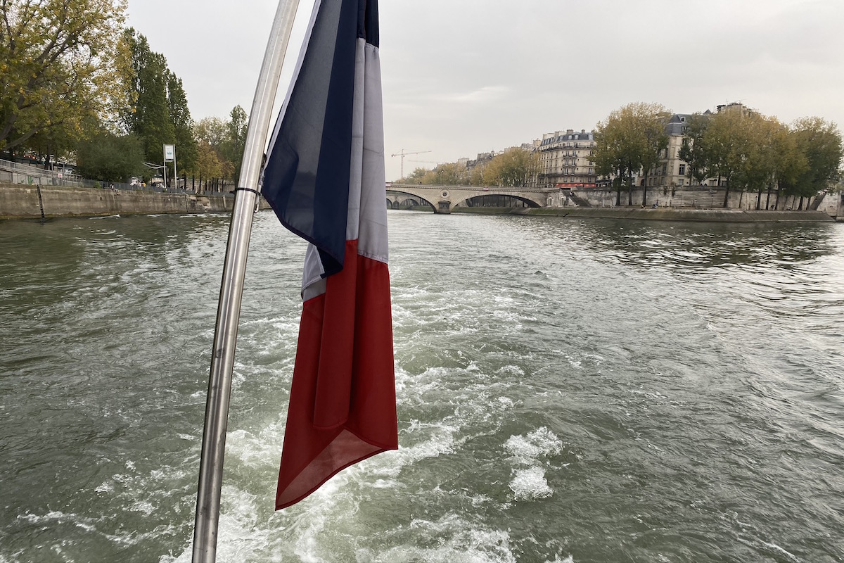 paris in a day tour livtours