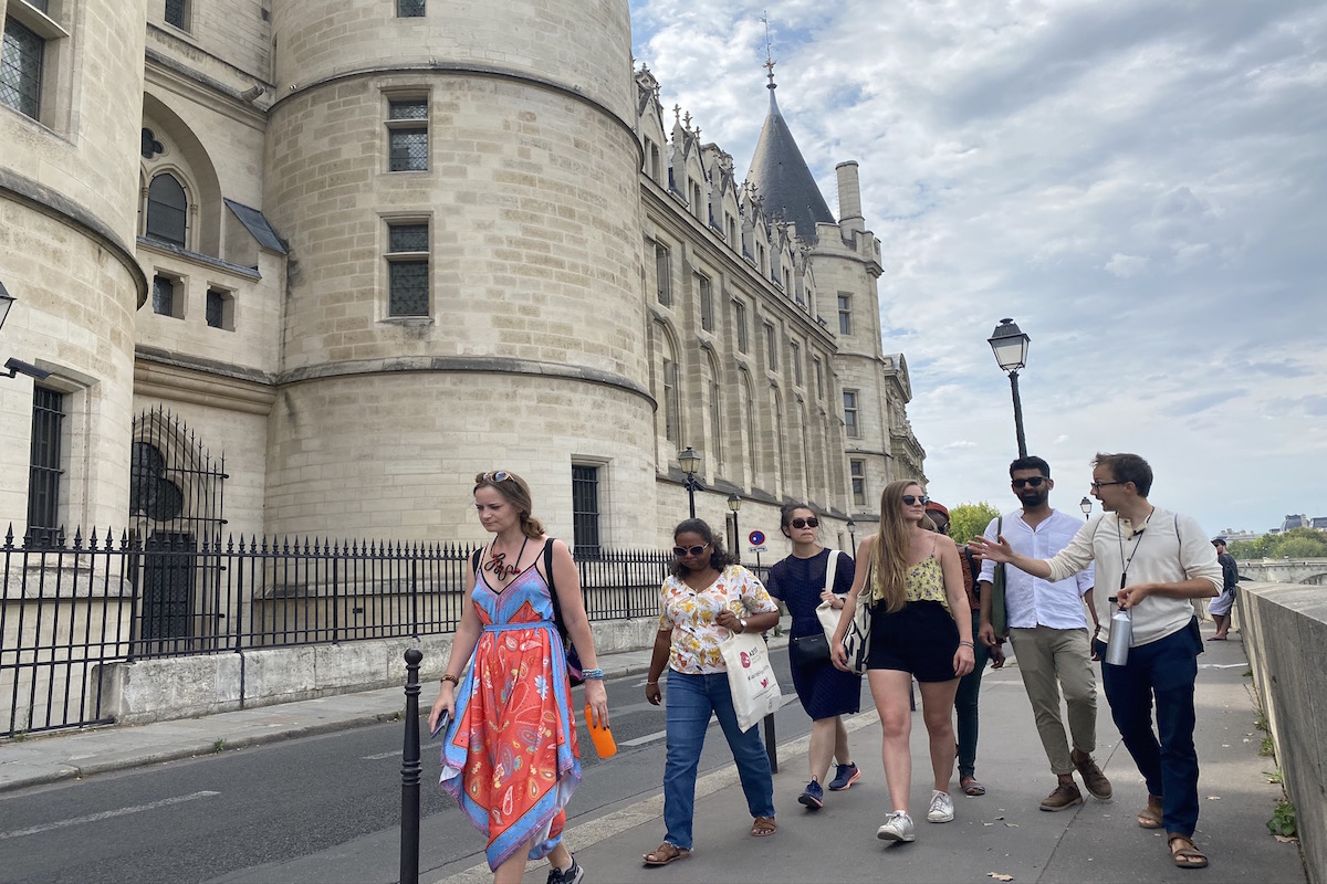 best walking tour of paris