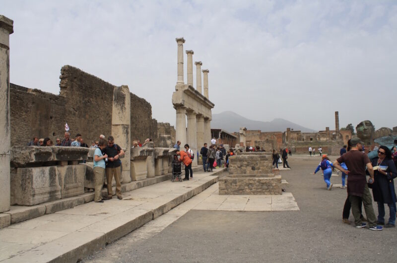 naples port to pompeii