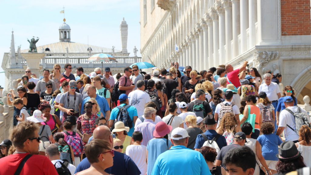 crowd of tourists in Venice