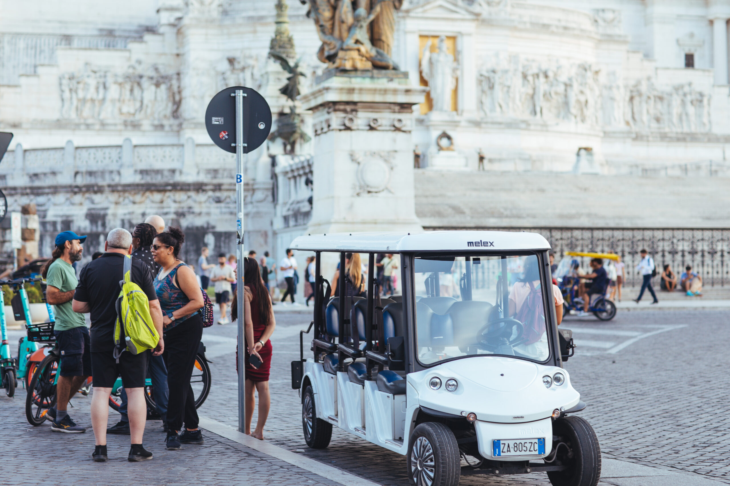 Private Golf Cart Tour of Rome by Night with Drinks LivTours