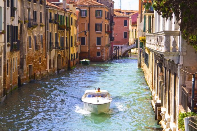 Private luxury Venice water taxi transfer from hotel to Marco Polo airport