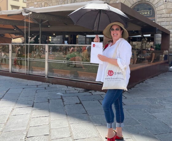 Florence Greeter LivTours beating the summer heat with a sunhat and sun umbrella in Italy