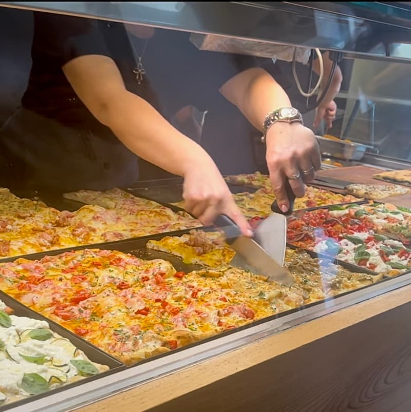 slicing pizza al taglio in rome