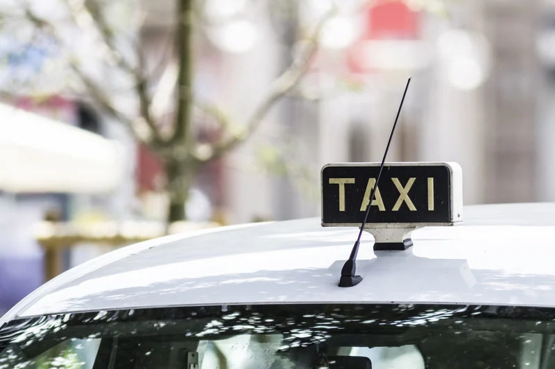 Where to find taxi stands in Rome featured image