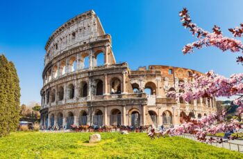 Colosseum arena and roman forum tour with aperitif