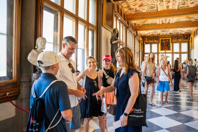 Family with kids in the Uffizi Gallery in Florence on a private guided tour