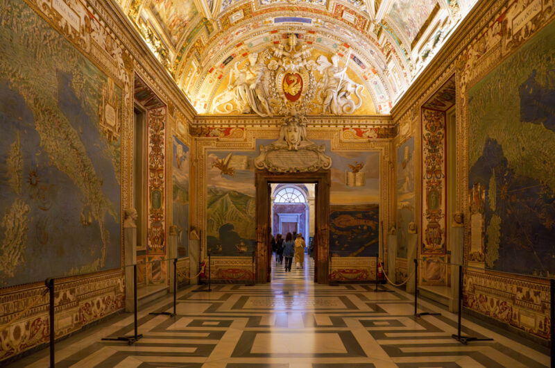 Early morning Private Vatican tour, following the Key Master as he opens for the day
